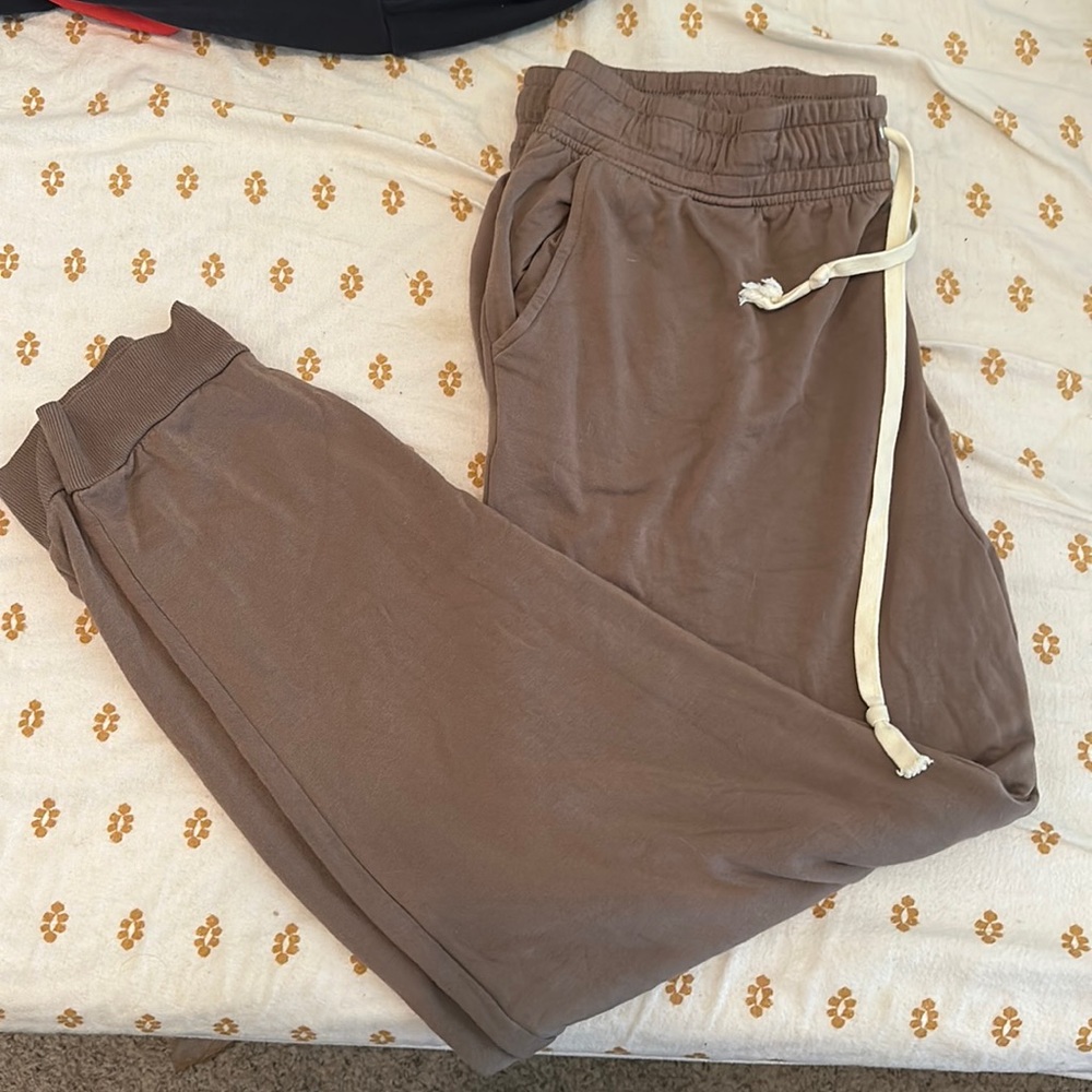 Magnolia joggers